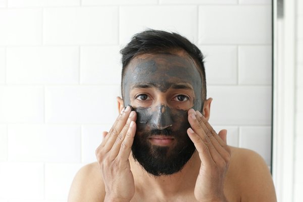 Comment préparer un masque capillaire apaisant à base de camomille et d'huile de lavande?